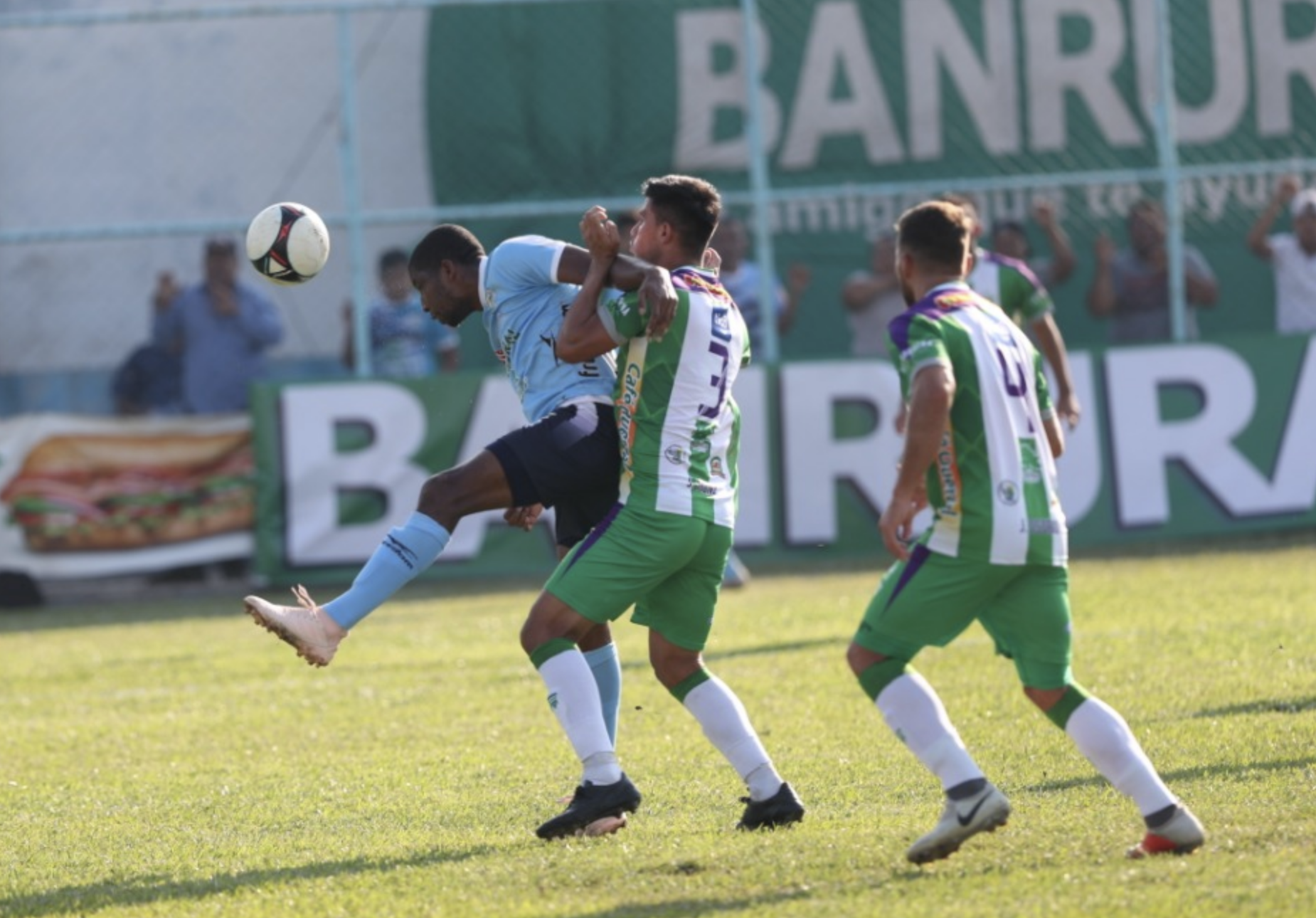 William Zapata volvió a ser clave para Sanarate. (Foto Prensa Libre: Edwin Fajardo)