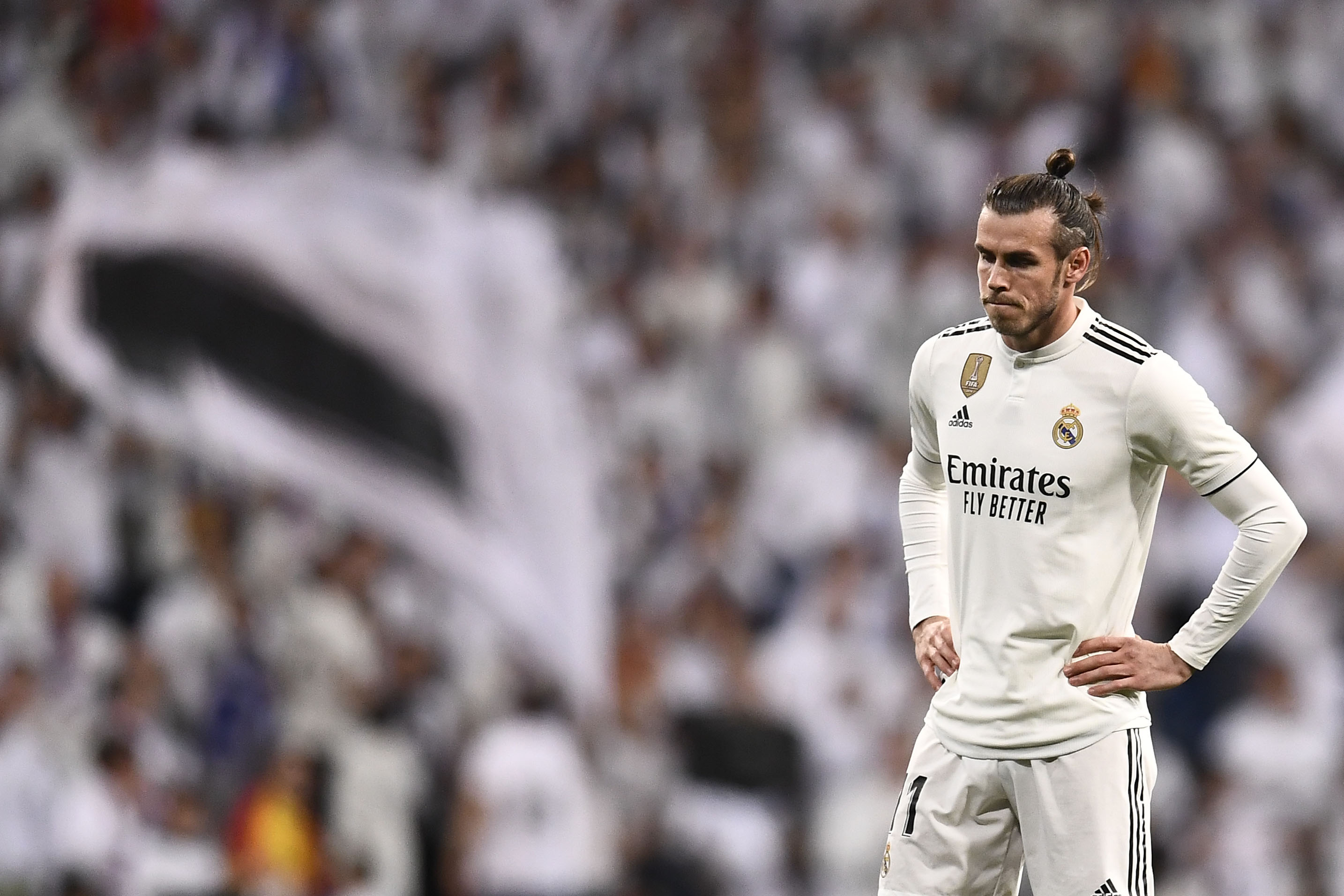 Gareth Bale luce desconsolado al finalizar el partido entre  el Real Madrid y el Barcelona del sábado por la Liga española. (Foto Prensa Libre: AFP)