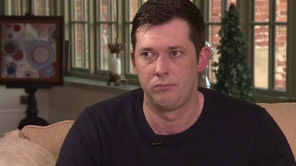 El agente deportivo Mark McKay dice que no quiere considerarse "una víctima".  Foto: BBC