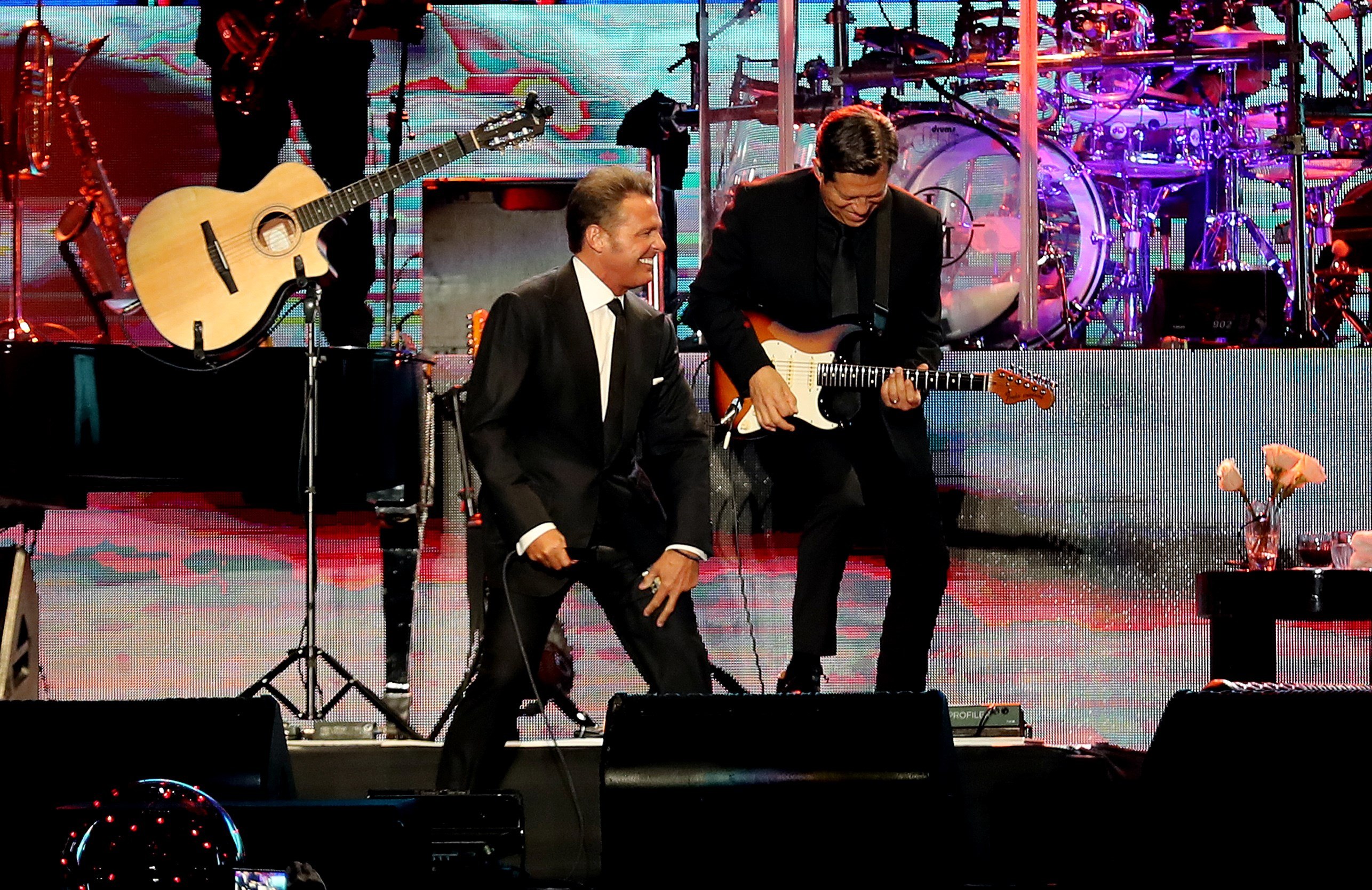 Luis Miguel, en un concierto en Colombia. El martes se presentará en Guatemala (Foto Prensa Libre: EFE).