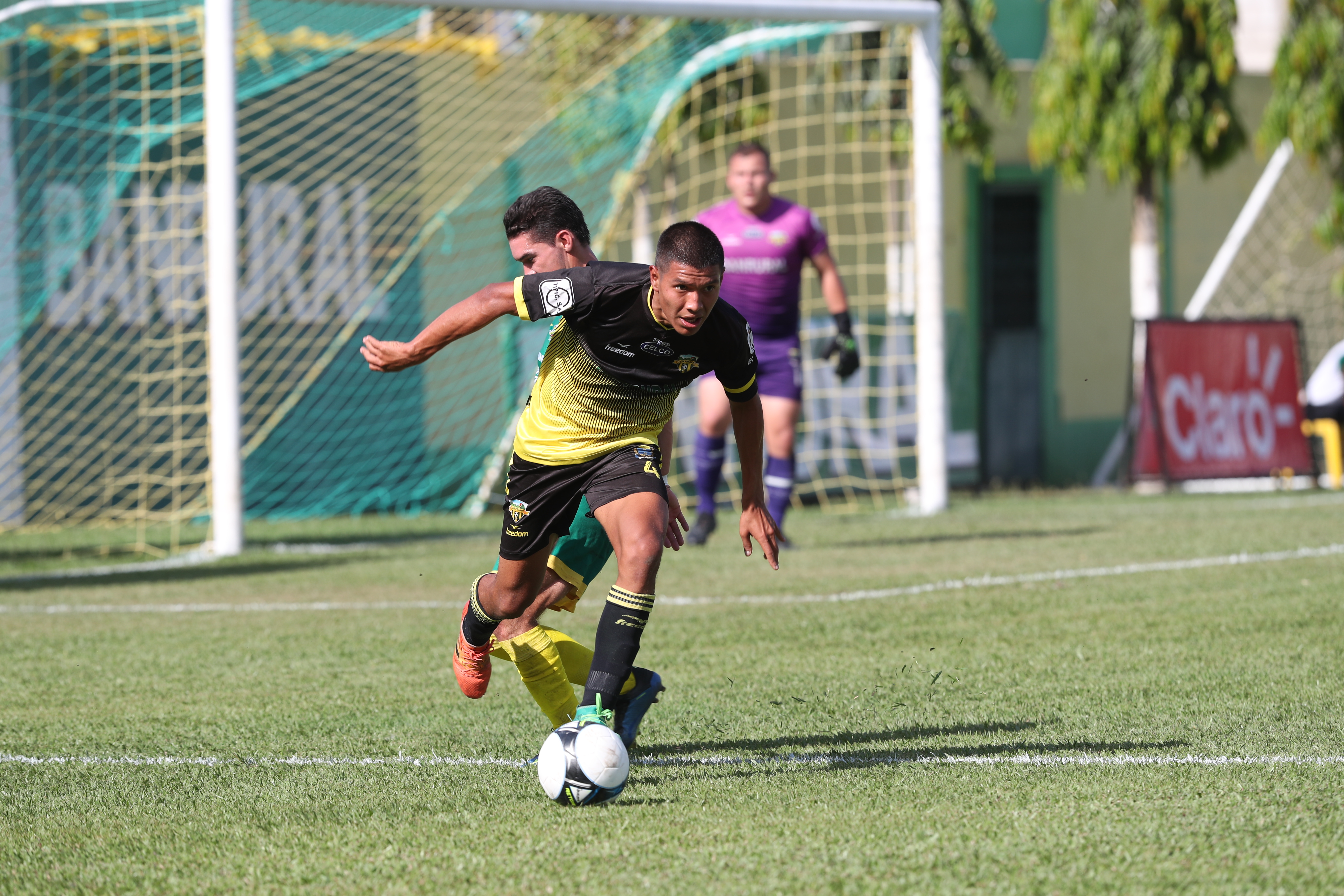 El defensa y capitán de Petapa, Byron Argueta, es uno de los jugadores que también ha sufrido por el impago de salarios (Foto Prensa Libre: Edwin Fajardo) 