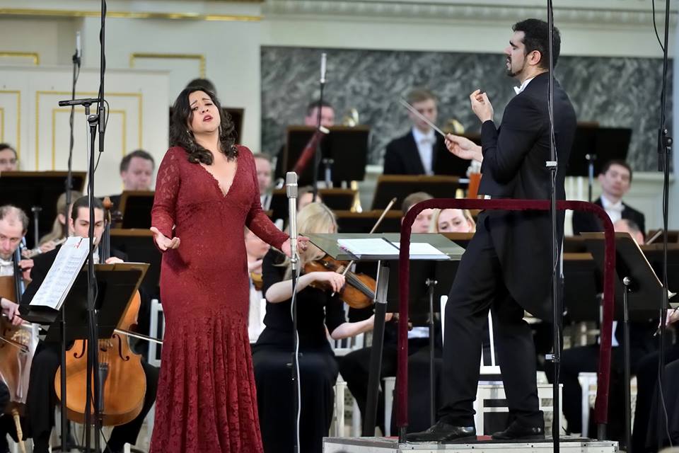 Adriana González, artista residente de la Ópera Nacional de París en una de sus presentaciones. (Foto Prensa Libre: tomada de Facebook-Adriana González)