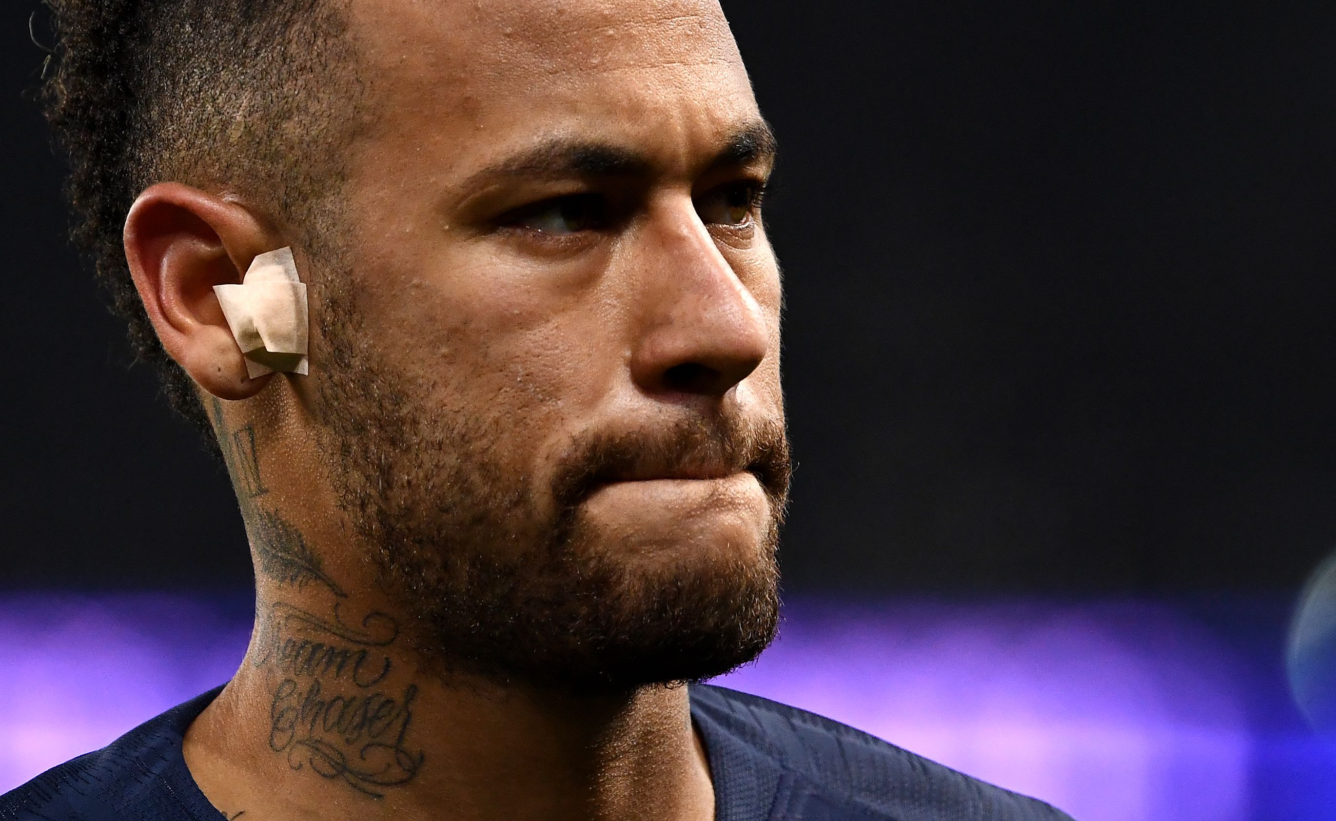 Neymar está en problemas por críticas a los árbitros. (Foto Prensa Libre: AFP)