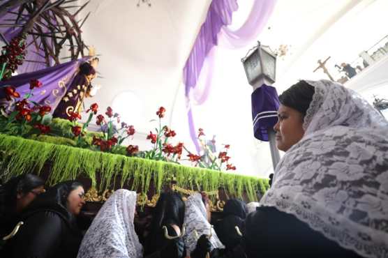 Las damas josefinas tuvieron el honor del turno de salida. Foto Prensa Libre: Jorge Ordóñez 