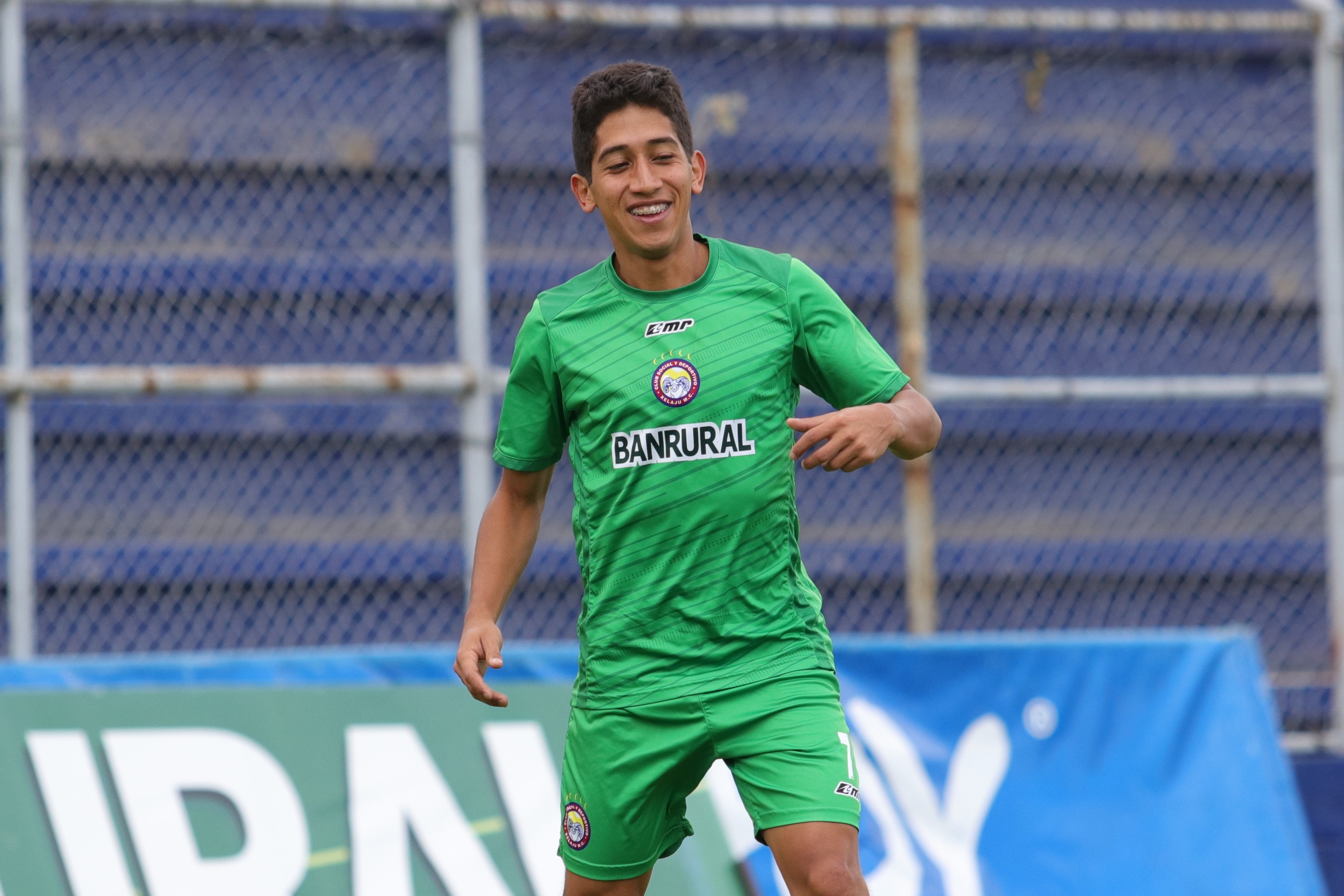 Édgar Macal fue titular en el partido ante El Salvador, pero fue sustituido en el comienzo del segundo tiempo. (Foto Prensa Libre: Raúl Juárez)