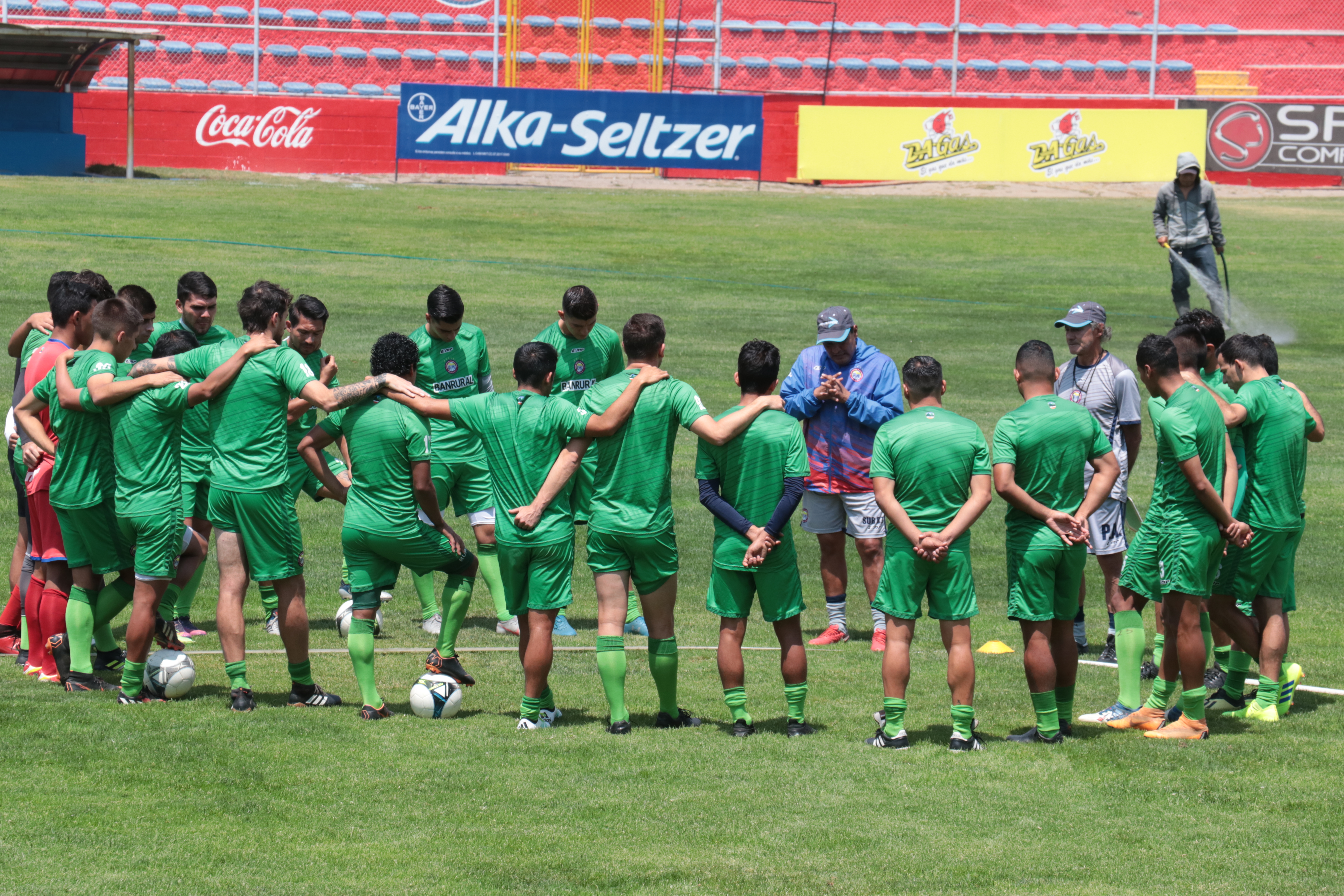 Xelajú hizo su última práctica y luego viajó a Siquinalá para enfrentar al equipo naranjero. (Foto Prensa Libre: Raúl Juárez)