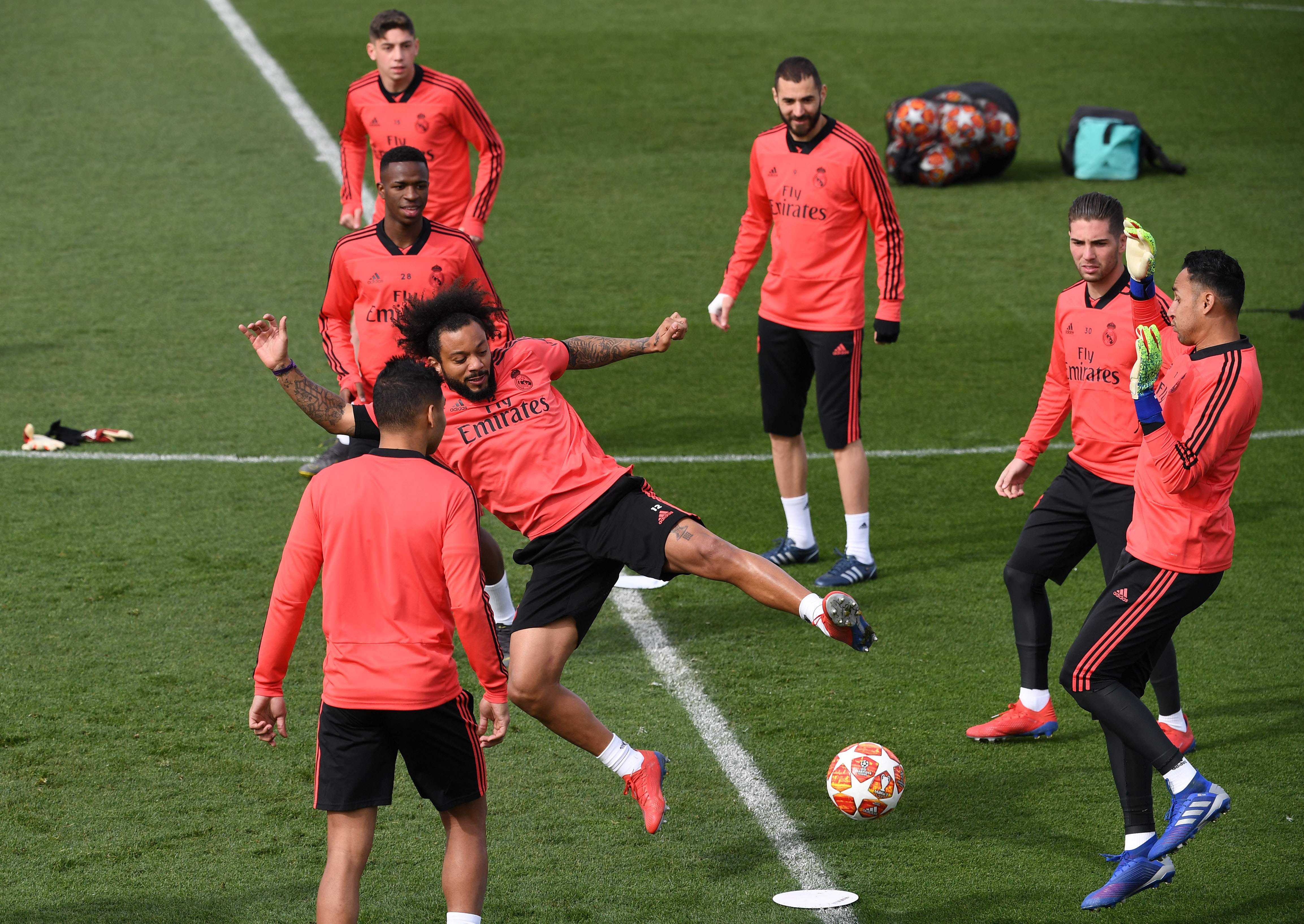 Marcelo realiza un entrenamiento con el Real Madrid, pero se podría marchar del equipo blanco. (Foto Prensa Libre: AFP).