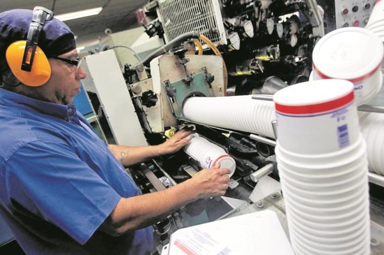 Los agentes económicos observan el desempeño de la economía este año, sobre todo por la realización de las elecciones generales el próximo 16 de junio. (Foto Prensa Libre: Hemeroteca)