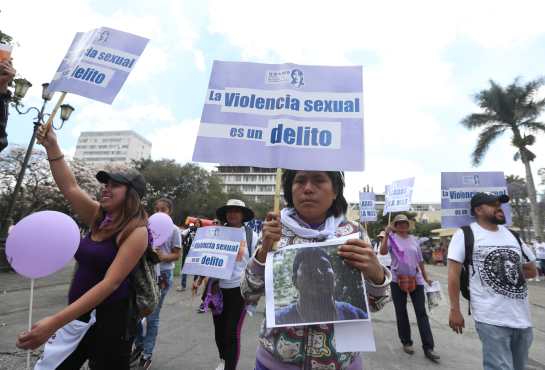 El recorrido inició en la 21 calle del Centro Cívico y culminó en la Plaza de la Constitución. (Foto Prensa Libre: Óscar Rivas) 