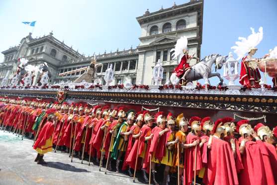 Para integrar el Escuadrón de Romanos hay que avocarse con la Asociación de Jesús Nazareno de los Milagros en el templo de San José y llevar un tiempo de noviciado