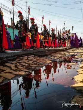 Las calles empedradas de Sacatepéquez son el marco perfecto para los cortejos de Cuaresma y Semana Santa. Foto Prensa Libre: Danny Gamboa