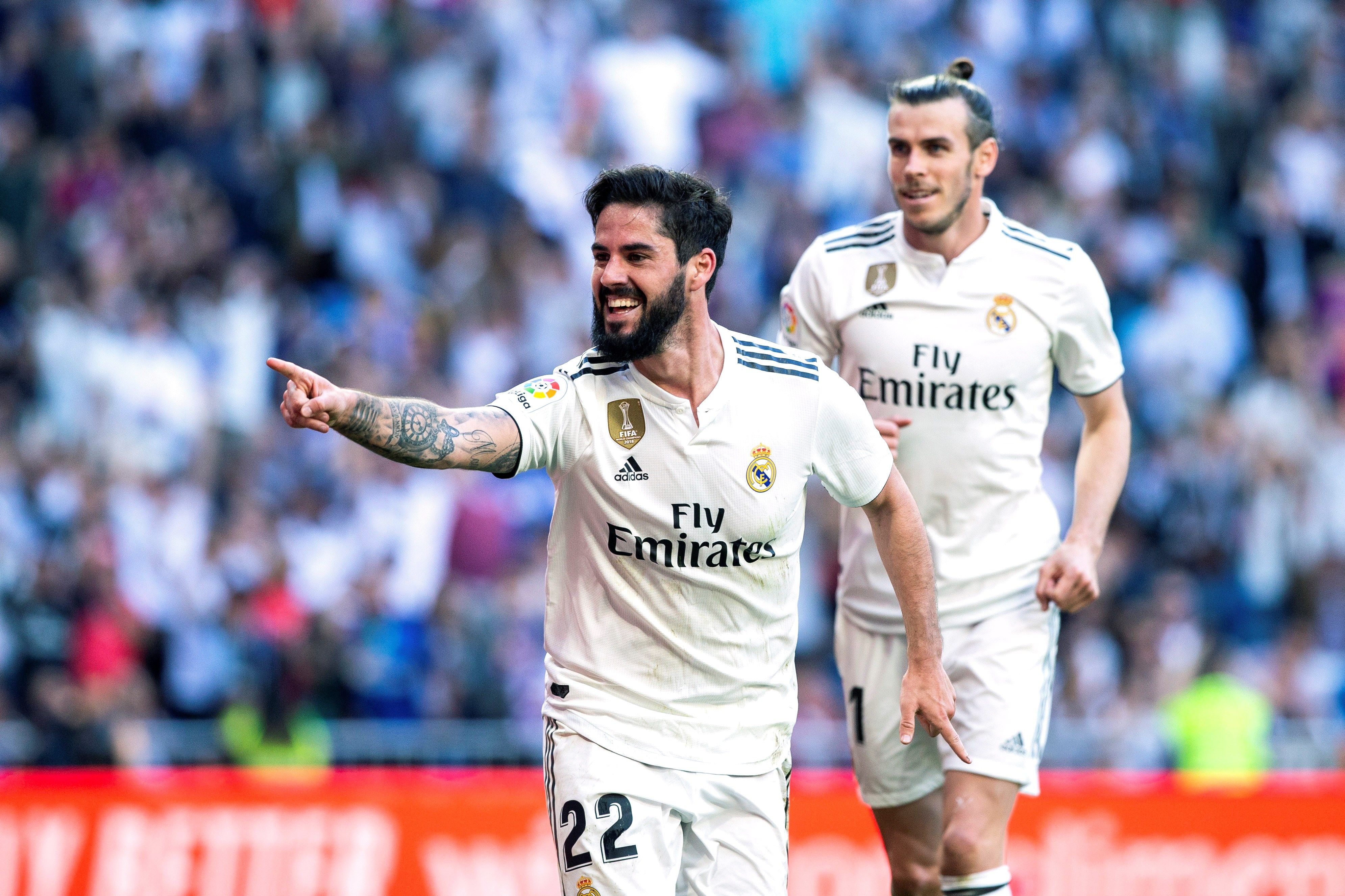 El centrocampista del Real Madrid, Francisco Alarcón "Isco" (i),  celebra tras marcar el primer gol de su equipo contra el Celta de Vigo durante el partido de la vigésimo octava jornada de La Liga, en en el estadio Santiago Bernabéu (Foto Prensa Libre: EFE)