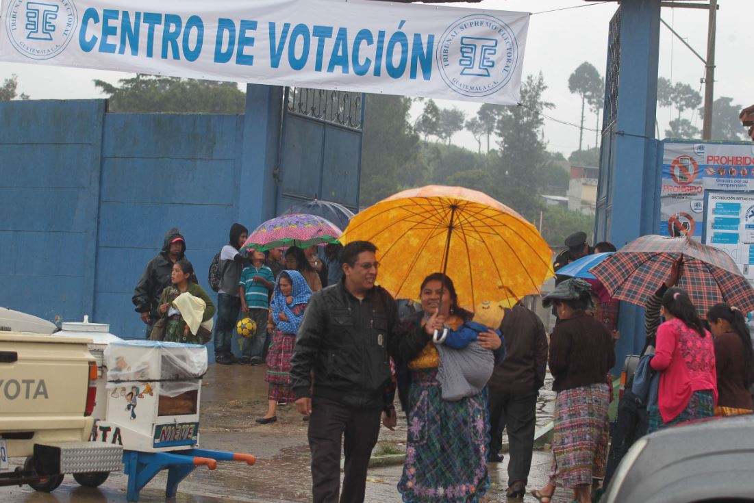 Organizaciones exhortan al diálogo para evitar conflictividad. Elecciones de primera vuelta en Guatemala 2015. (Foto Prensa Libre: Hemeroteca PL)