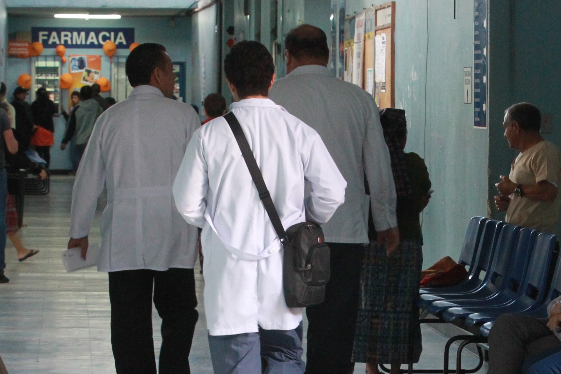 Desde el 2011 se congeló el la pensión por vejez para los médicos mayores de 65 años, en el Colegio de Médicos y Cirujanos de Guatemala. (Foto Prensa Libre: Hemeroteca PL)