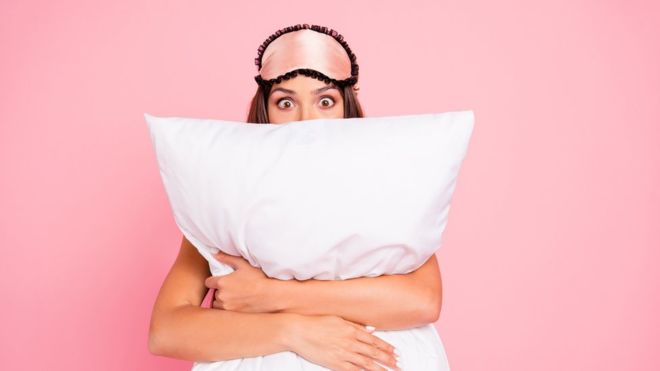 Para dormir una siesta no se necesitan demasiados minutos, aseguran los expertos, y los beneficios son considerables (GETTY IMAGES)