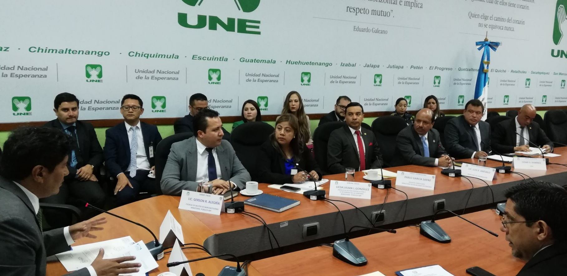 Autoridades del Ministerio de Gobernación, Cancillería y la SAAS acuden a una citación en el Congreso. (Foto Prensa Libre: Carlos Álvarez)