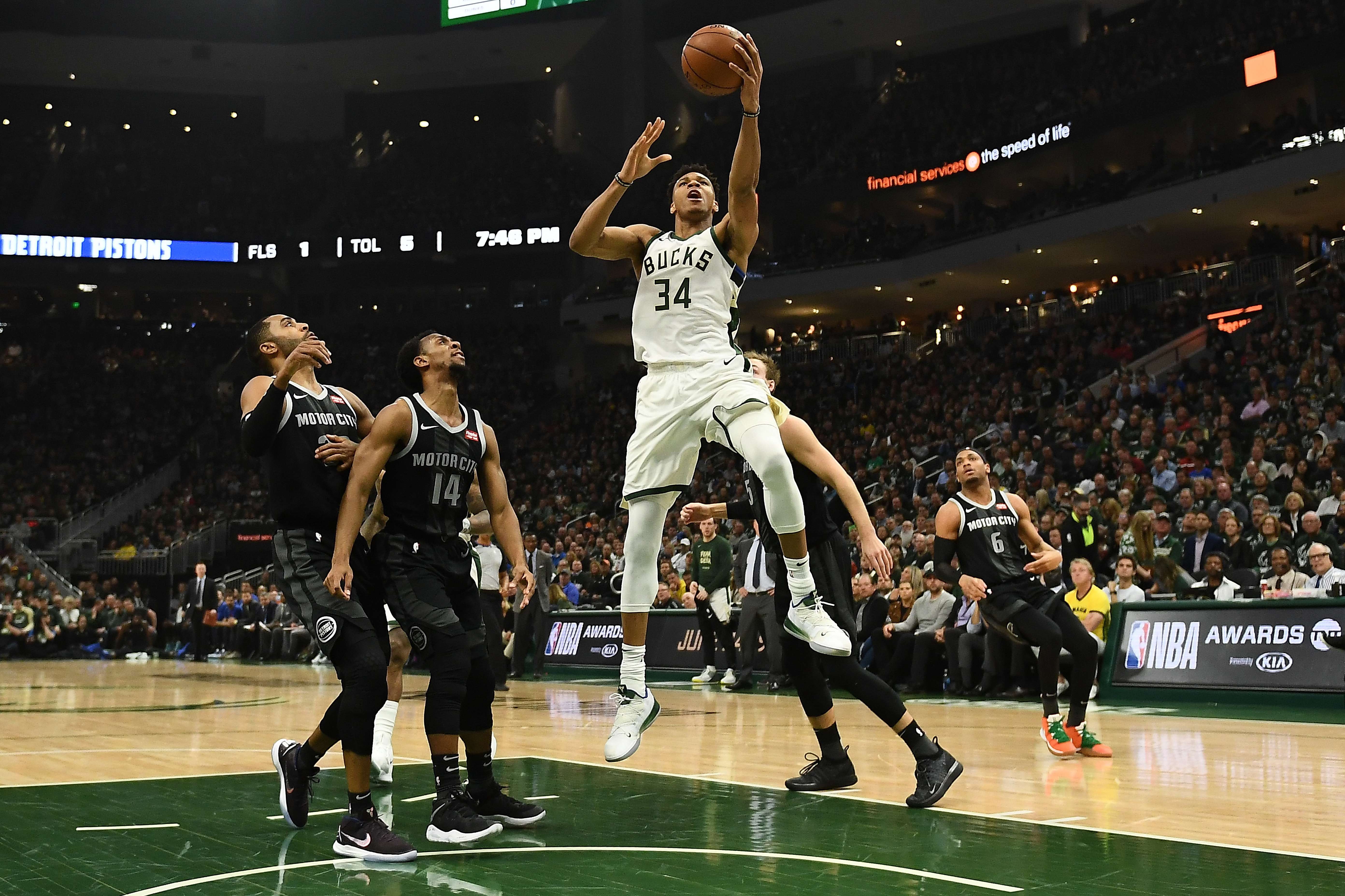 Giannis Antetokounmpo ha sido clave en la clasificación de los Bucks en los playoffs de la NBA. (Foto Prensa Libre: AFP)