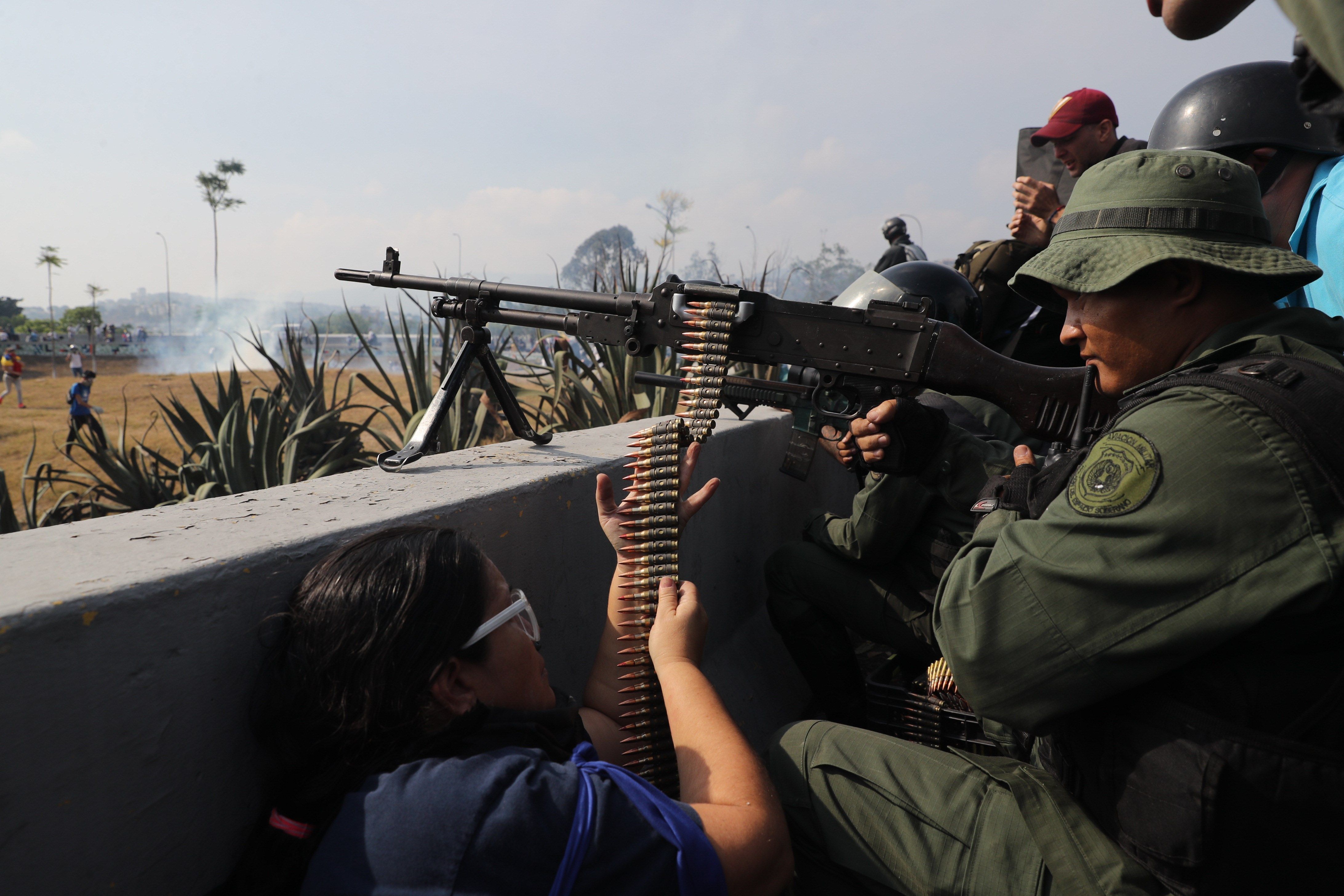 Imágenes de agencias internacionales han mostrado los enfrentamientos en Venezuela. Foto Prensa Libre: EFE 