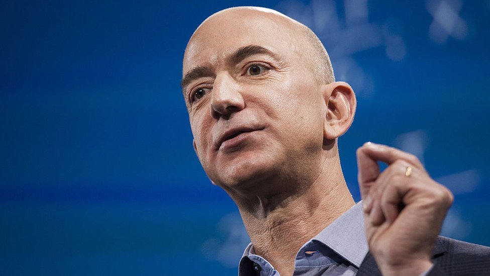 Bezos, el hombre más rico del mundo, tiene una fortuna valorada en cerca de US$150.000 millones.