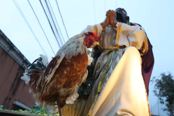 Abre el cortejo de Jesús de la Merced en Ciudad de Guatemala la negación de Pedro. Foto Prensa Libre: Óscar Rivas