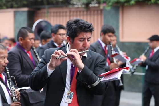 Una banda de 75 músicos acompaña el cortejo procesional de Jesús de la Merced. Foto Prensa Libre: Óscar Rivas