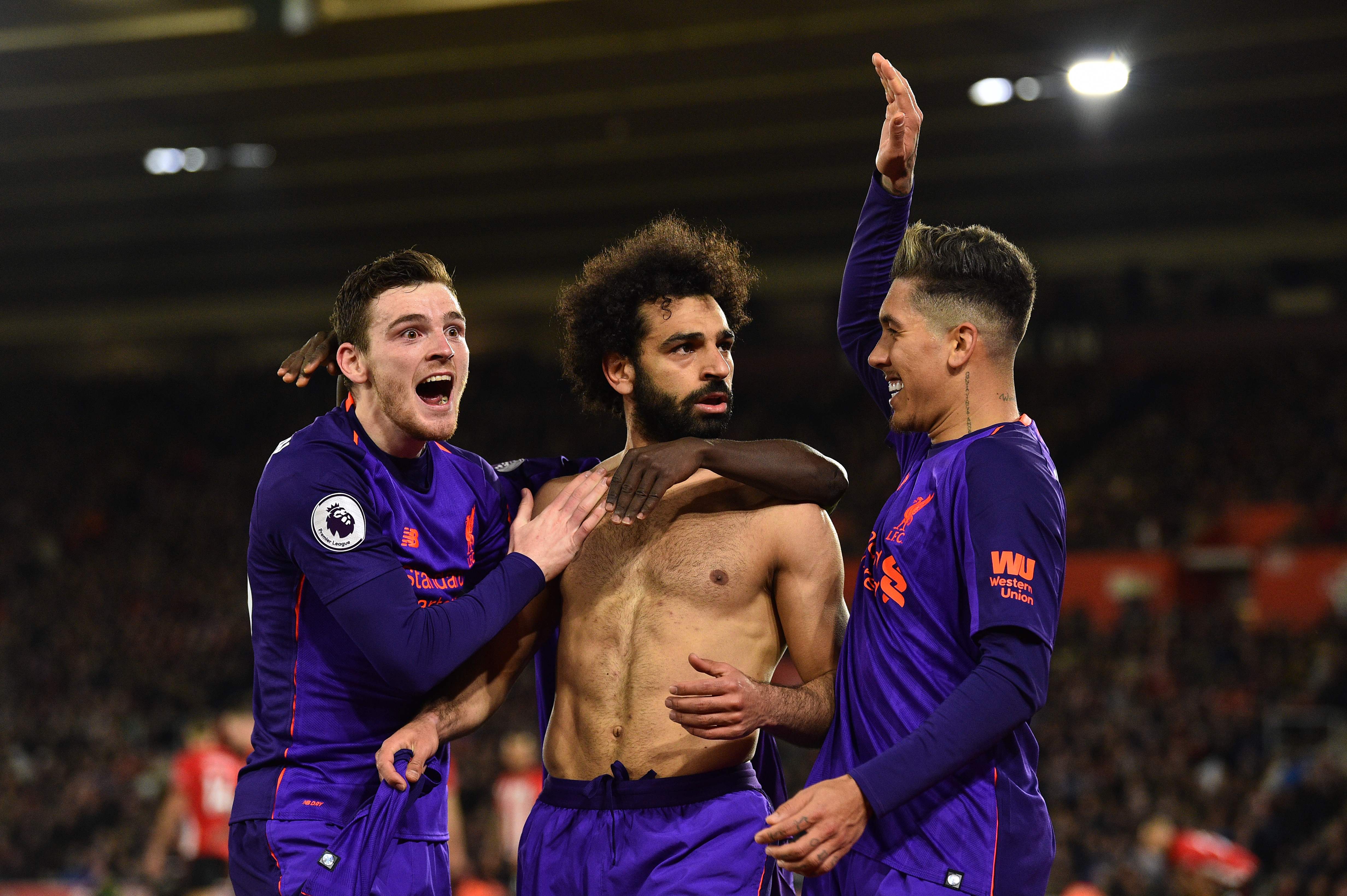 Así festejó Mohamed Salah contra el Southampton. (Foto Prensa Libre: AFP)