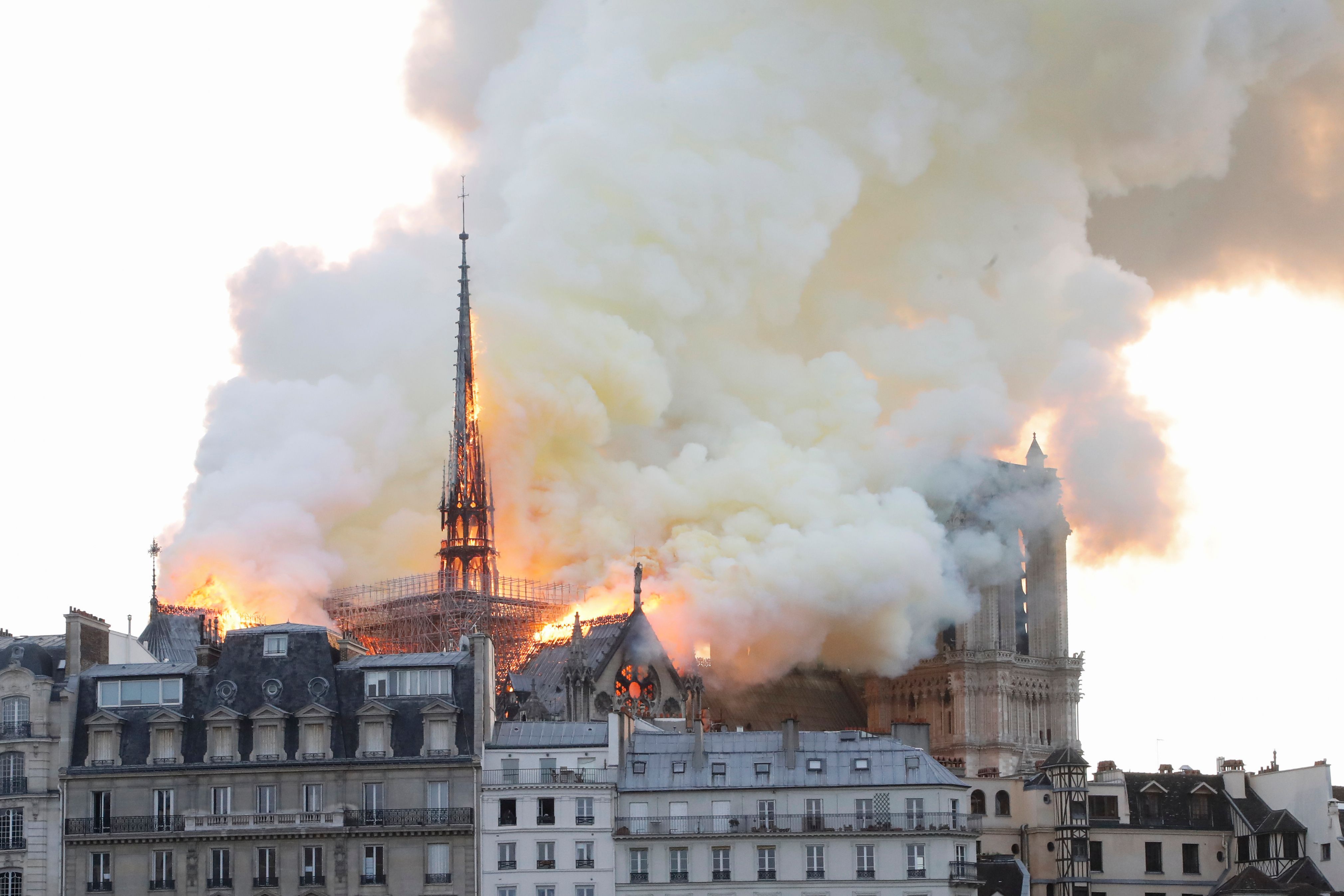 Incendio en la Catedral de Notre Dame en París, Francia. Foto Prensa Libre: AFP 