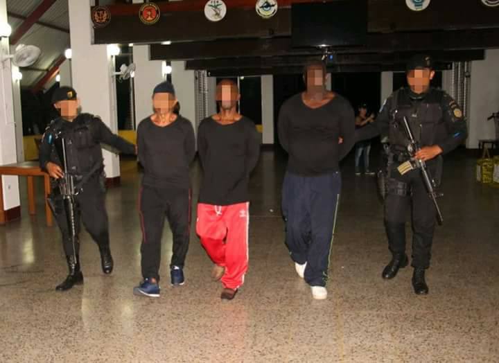 El 27 de abril del 2018 fueron detenidos tres colombianos en las costas del Pacífico cuando trasladaban droga en un sumergible. (Foto Prensa Libre: Hemeroteca PL)