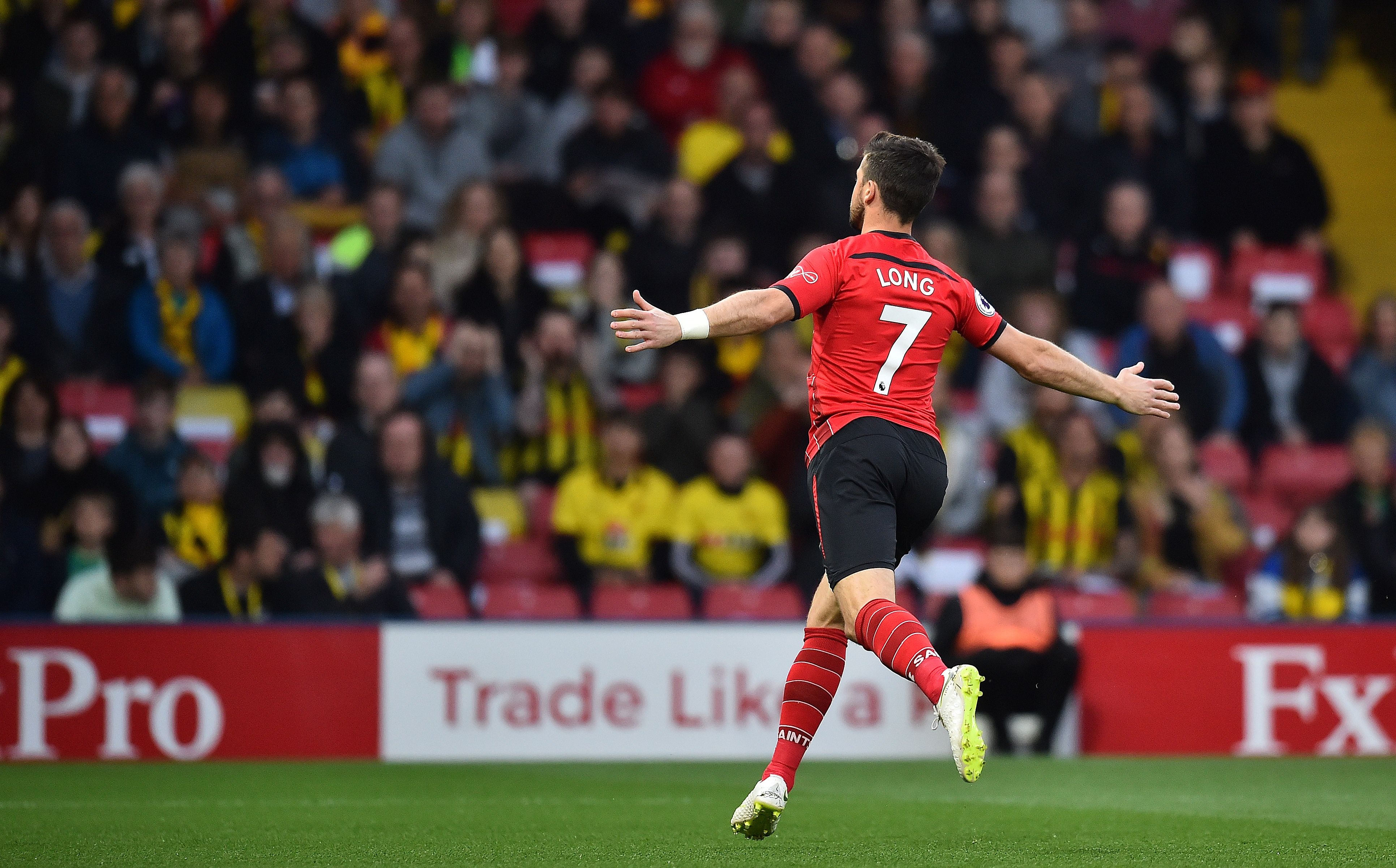 Shane Long festeja después de haber marcado el gol más rápido de la historia de la Premier, contra el Watford. (Foto Prensa Libre: AFP).