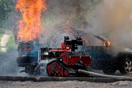 El robot Colossus fue utilizado para controlar el siniestro en la catedral de Notre Dame. Foto Prensa Libre: AFP 