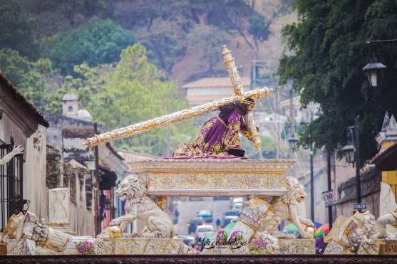 El Nazareno de la Caída se sostiene sobre su brazo derecho. Foto Prensa Libre: Marcela Molina