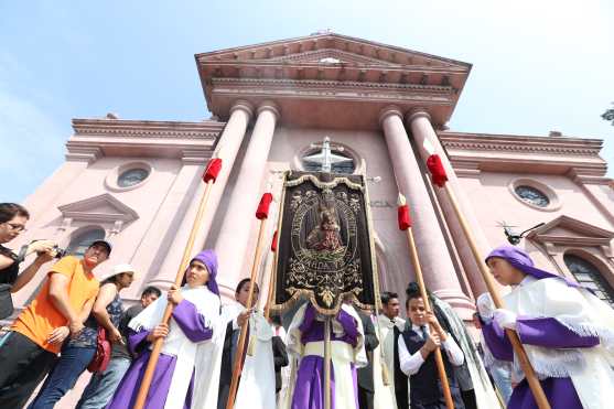 La parroquia Divina Providencia en la zona 8  conocida como "Guarda Viejo" es el hogar de Jesús del Desamparo. 