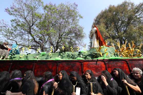 La procesión ingresó a las 10 de la noche. 