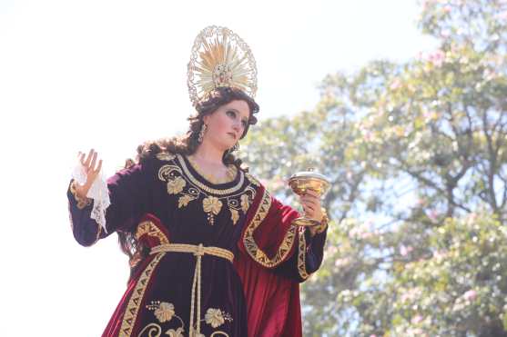 María Magdalena también acompaña el cortejo. 