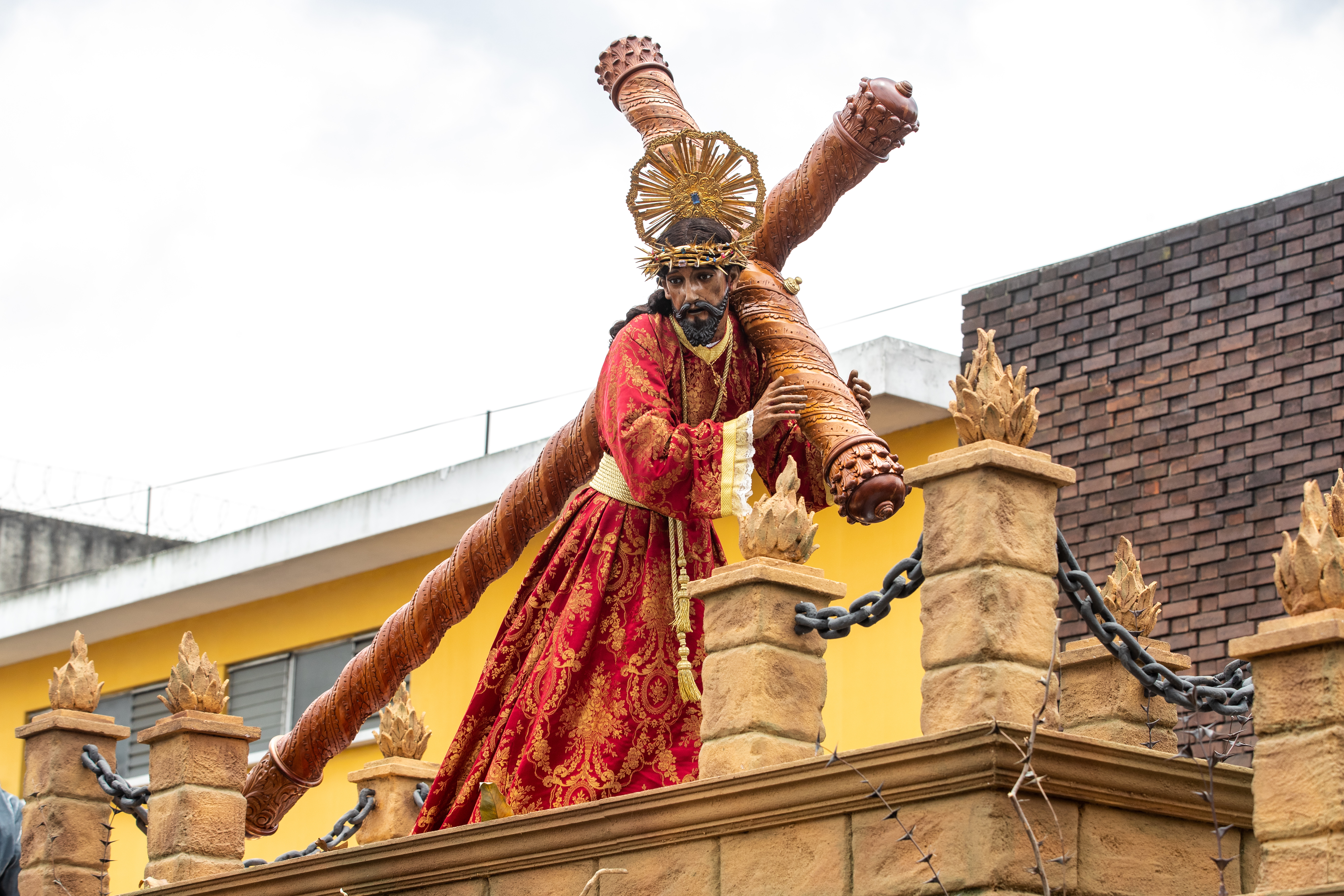 Jesús Nazareno del Rescate y la Virgen de Dolores de la Rectoría de Santa Teresa salió a las calles capitalinas en Miércoles Santo. Fotografía Prensa Libre: Juan Diego González