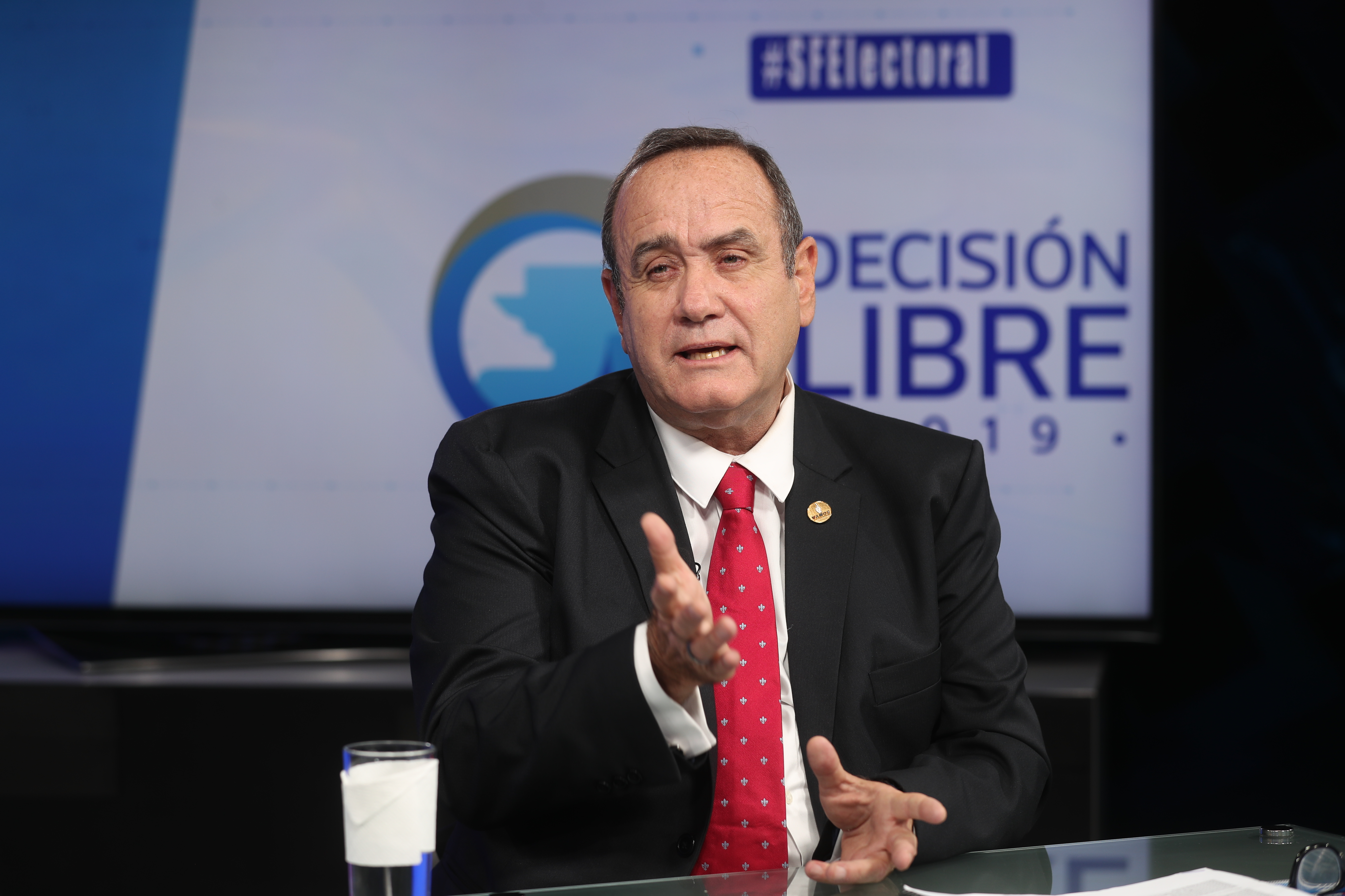 Alejandro Giammattei, durante su participación en el programa Sin Filtro Electoral. (Foto Prensa Libre: Esbin García)