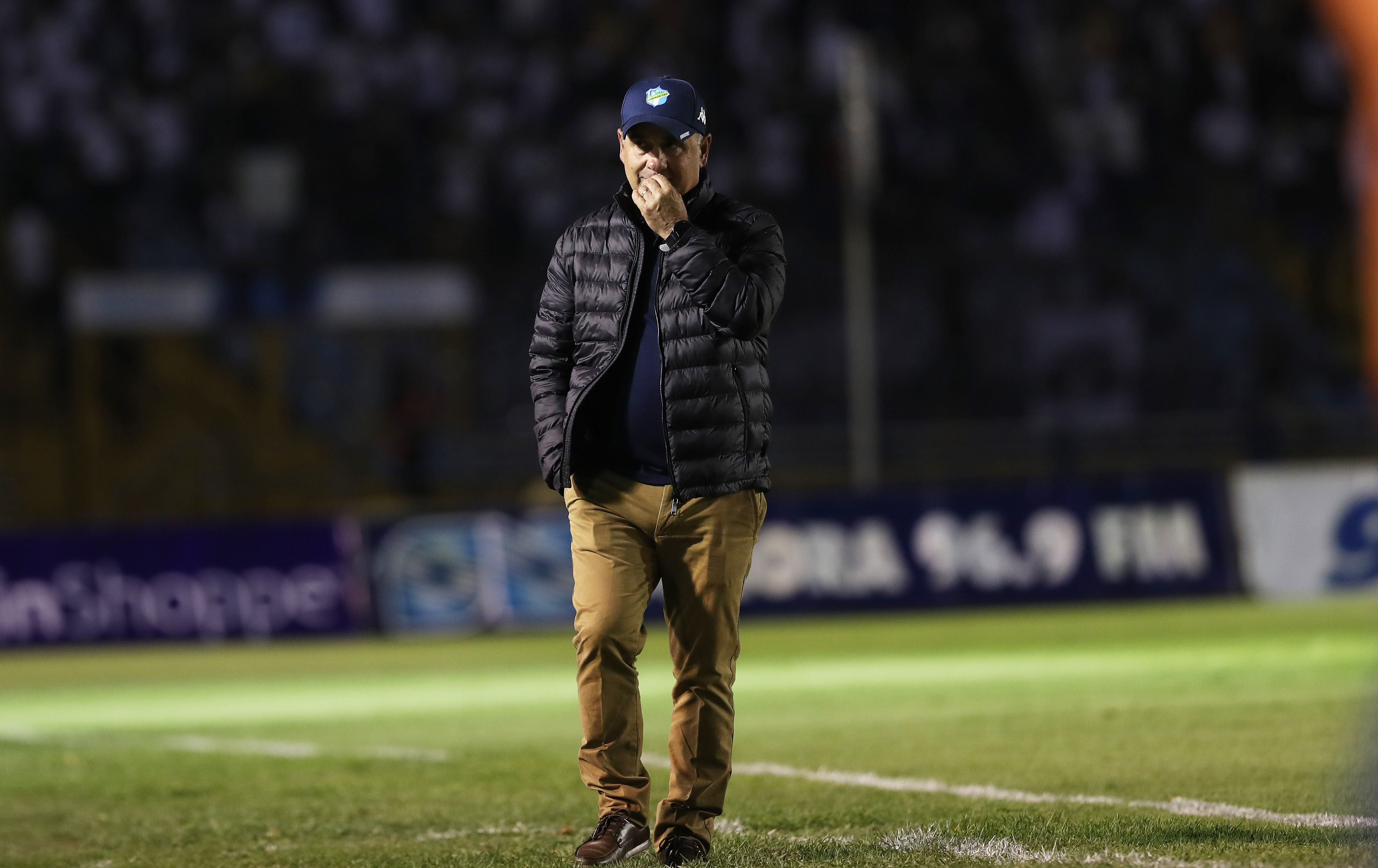 William Coito Olivera deja de ser técnico de Comunicaciones, tras la derrota 1-3 en el Clásico 305. (Foto Prensa Libre: Francisco Sánchez).