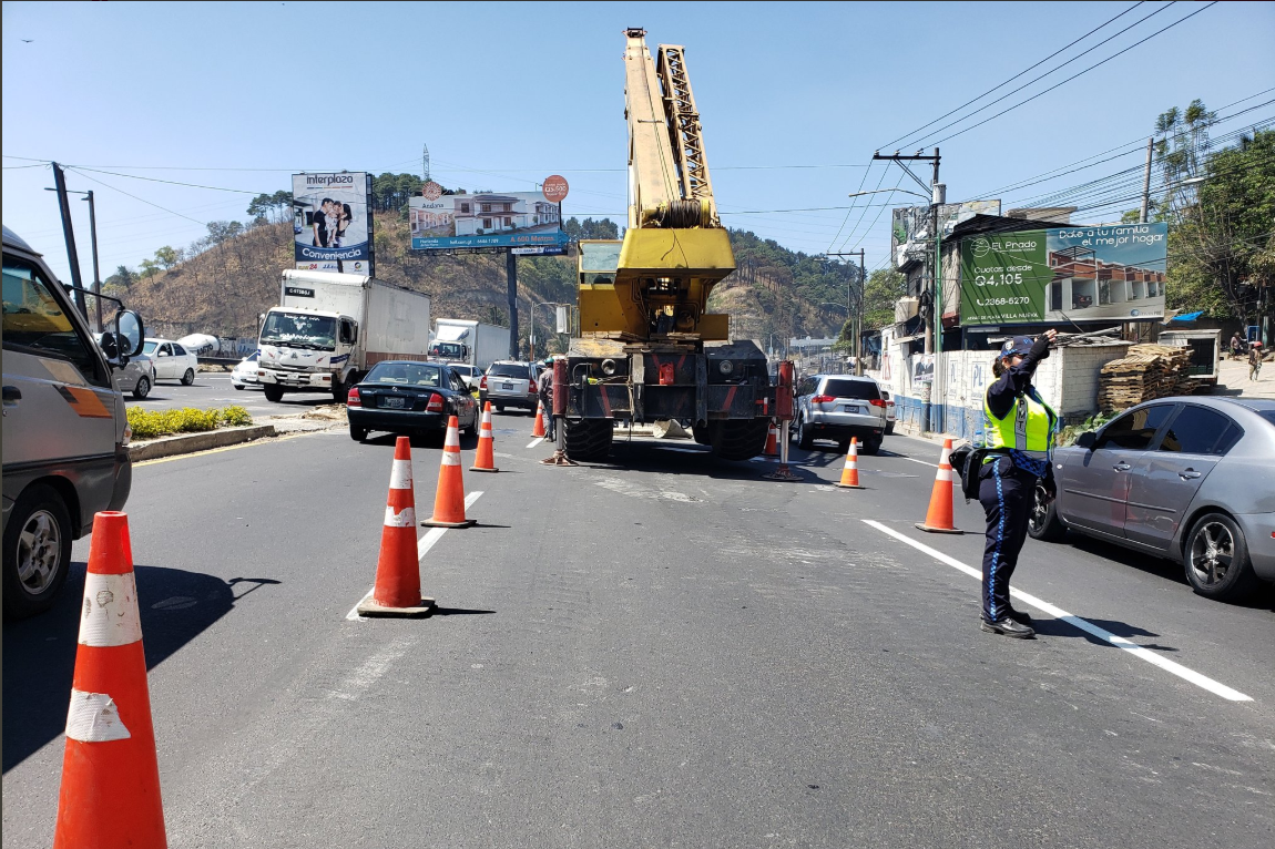 En el kilómetro 14 de la ruta al Pacífico se construye el túnel. (Foto Prensa Libre: Dalia Santos)