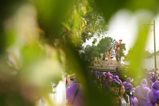 El verde de las veredas de la Ciudad de las Perpetuas Rosas, Antigua Guatemala, embellecen el recorrido. Foto Prensa Libre: Jorge Ordóñez