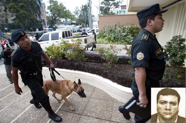 Imagen de un operativo en el 2006 cuando la PNC buscaba a Gustavo Herrera —inserto— en una de sus residencias en la zona 10. (Foto Prensa Libre: Hemeroteca PL)