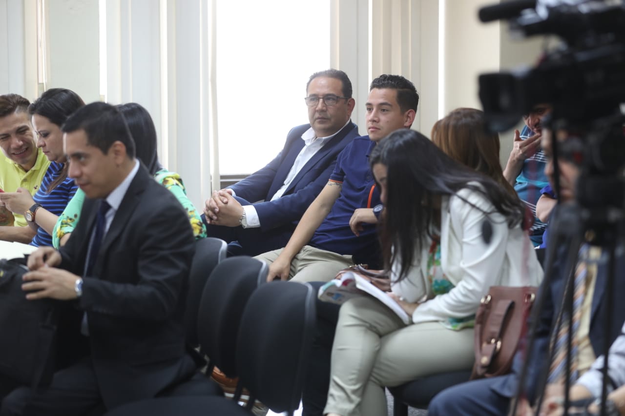 Samuel y su sobrino José Manuel Morales, hermano e hijo del presidente Jimmy Morales. (Foto Prensa Libre: Esbin García)