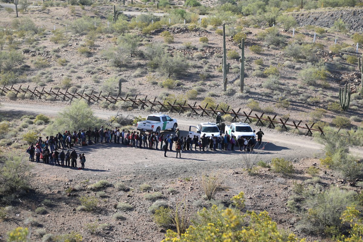 Un grupo de indocumentados es interceptado por la Patrulla Fronteriza de EE. UU. (Foto: CBP)