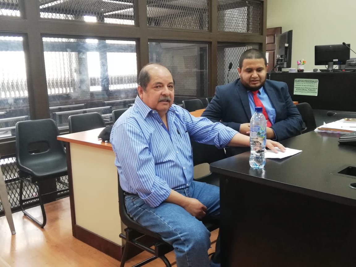 El exdiputado Alfredo Augusto Rabbé Tejeda -izquierda- junto con su abogado Octavo Cuevas. (Foto Prensa Libre: Kenneth Monzón)