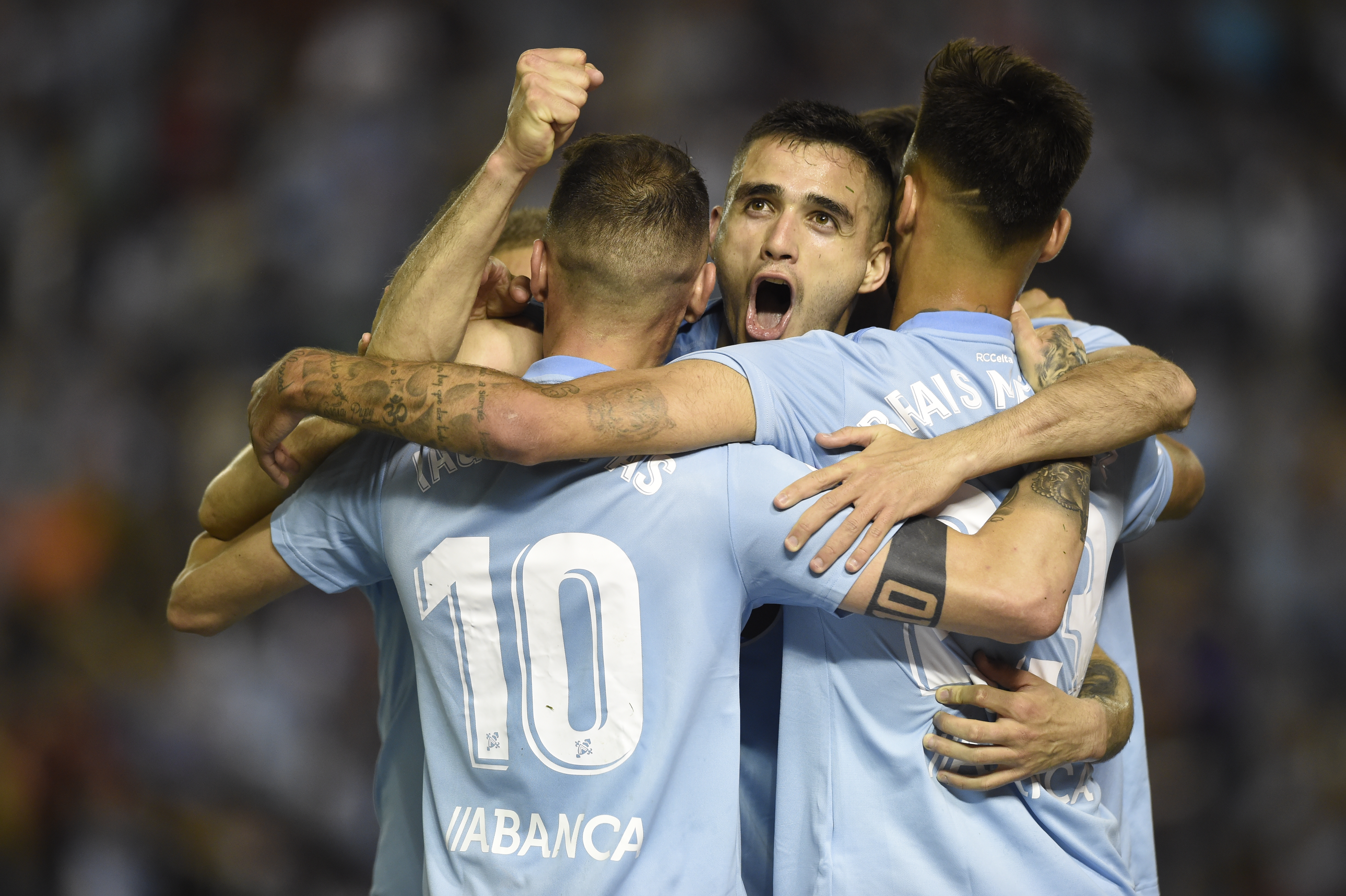 Iago Aspas celebra después de anotar de penalti para el Celta de Vigo contra el FC Barcelona. (Foto Prensa Libre: AFP) 