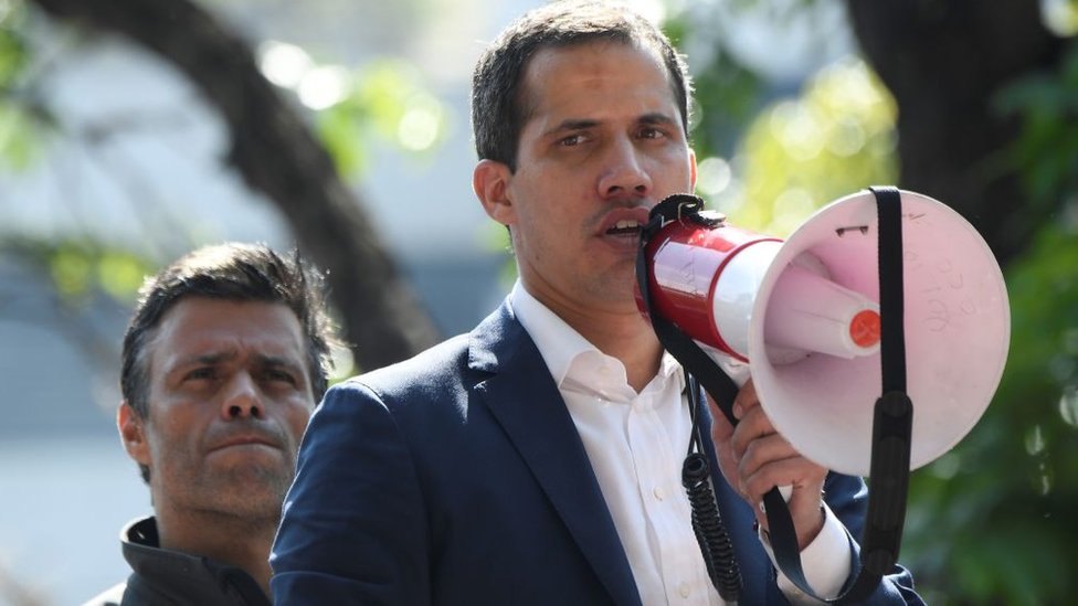 Juan Guaidó (al frente) y Leopoldo López encabezaron la movilización de este martes.