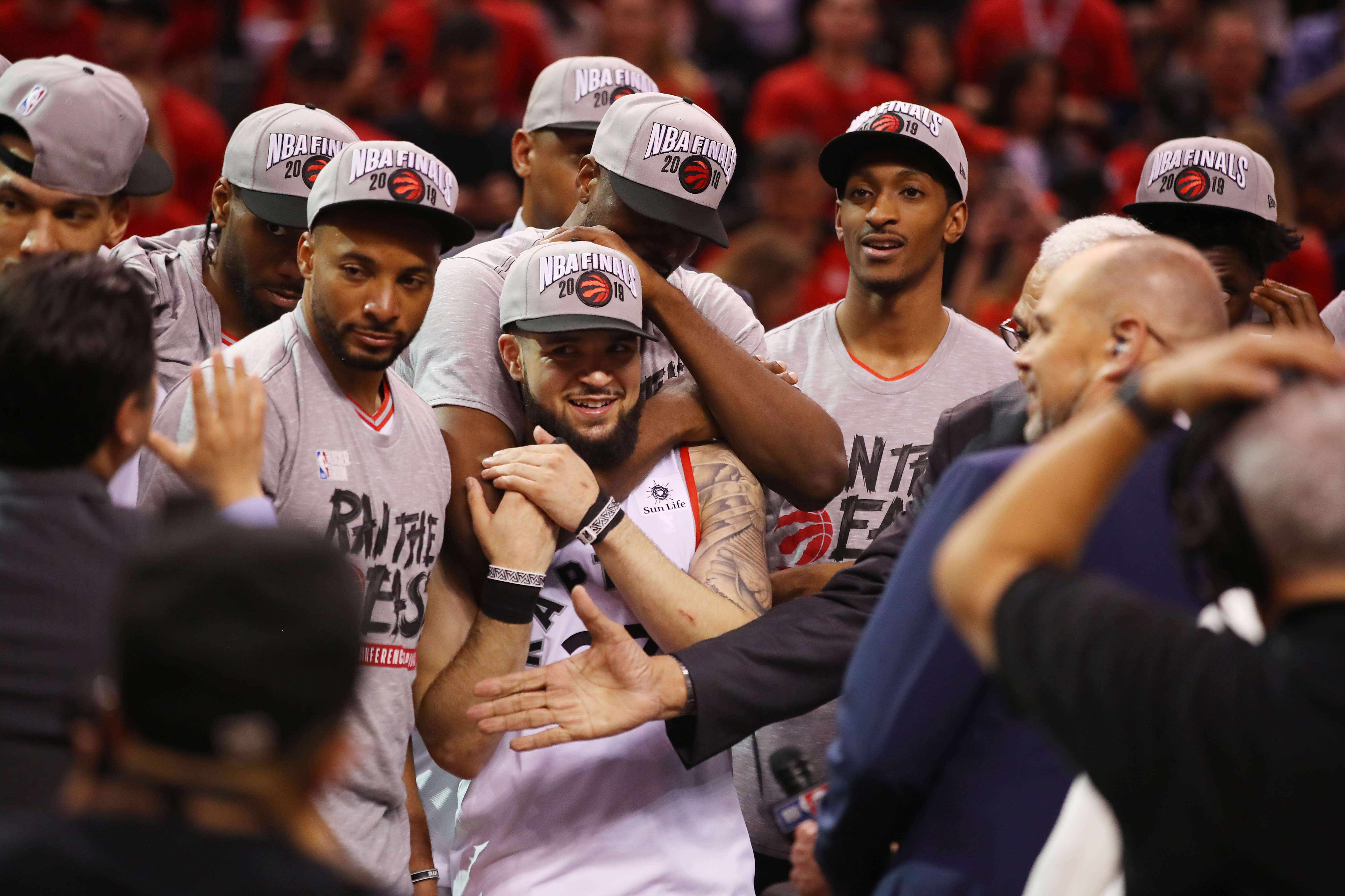 Así festejaron los Toronto Raptors el título de conferencia. (Foto Prensa Libre: AFP)