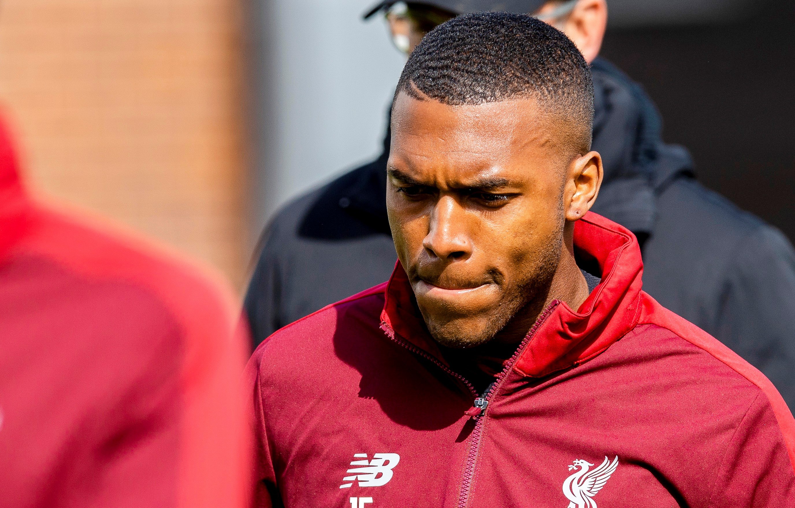 El delantero inglés, Daniel Sturridge, está en problemas y fue castigado por la Federación Inglesa. (Foto Prensa Libre: EFE )