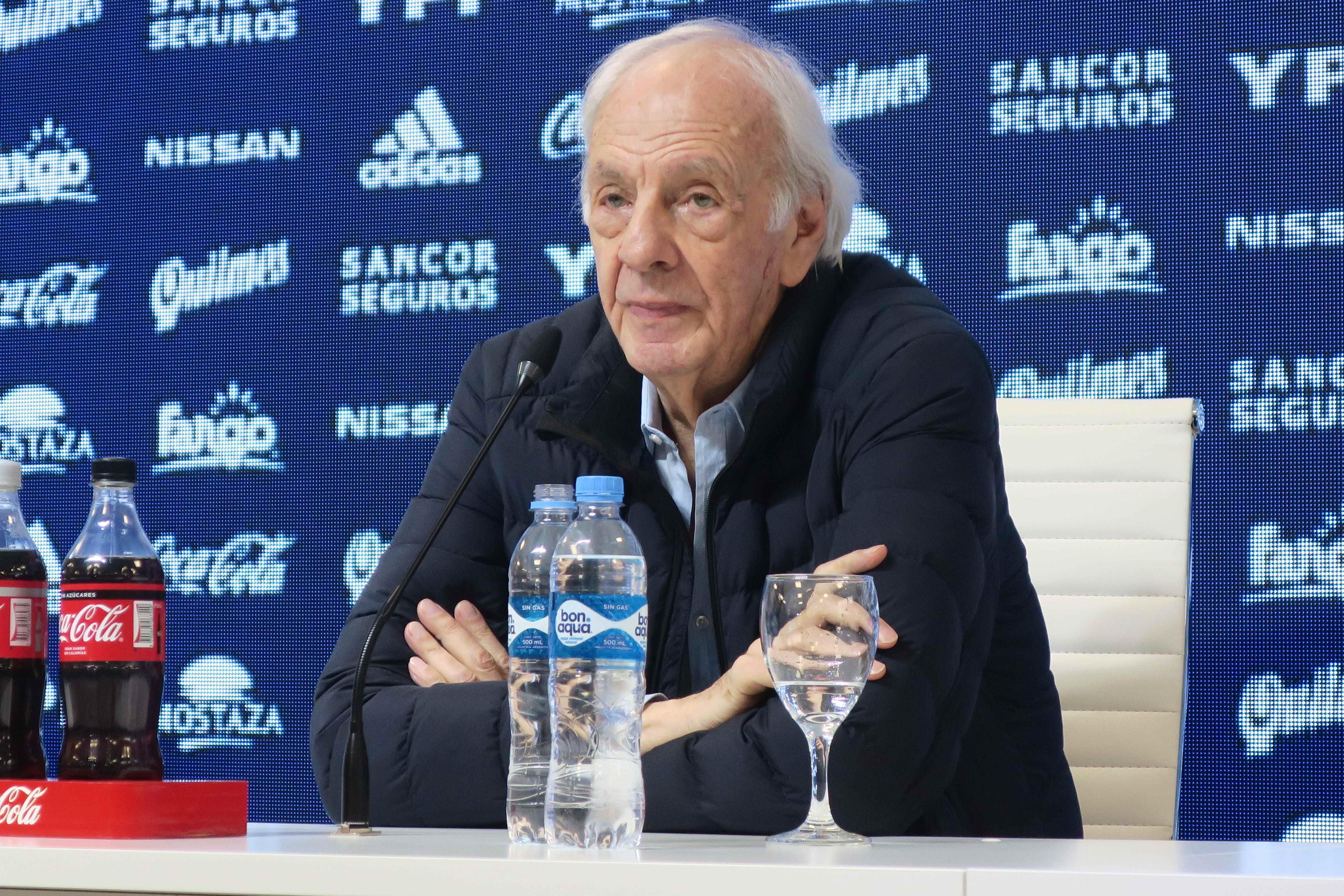 El director de selecciones nacionales y entrenador campeón el mundo en Argentina 1978, César Luis Menotti, dice que hay que disfrutar a Messi y Cristiano. (Foto Prensa Libre: EFE)