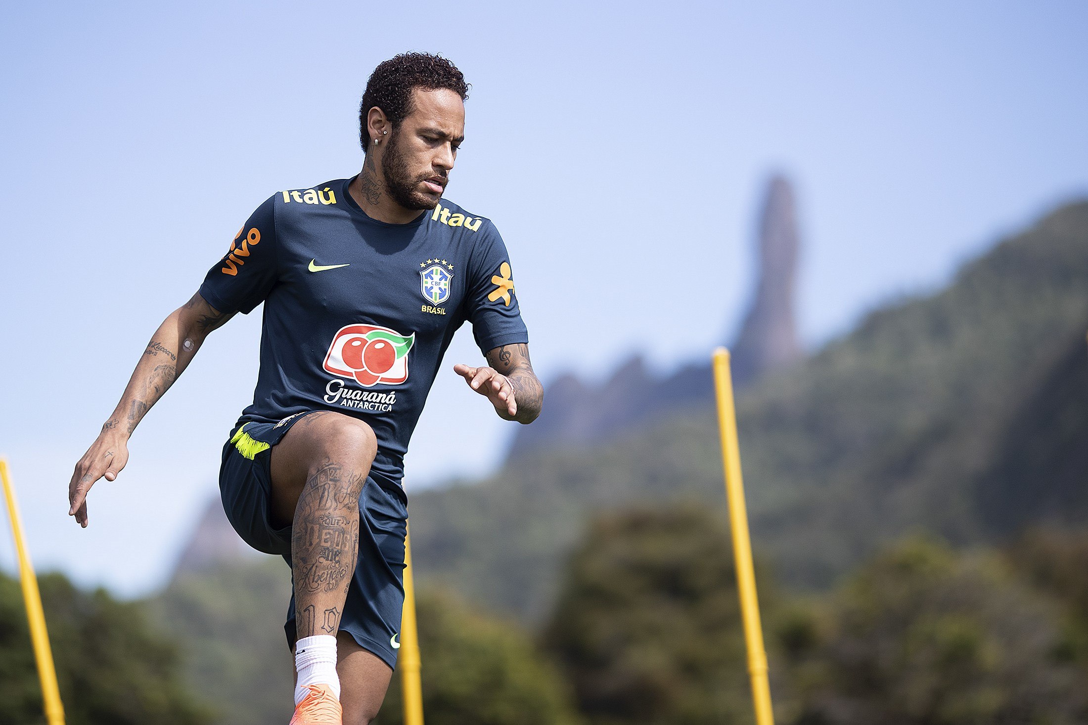 El delantero brasileño Neymar es acusado en su país de violación. (Foto Prensa Libre: EFE)