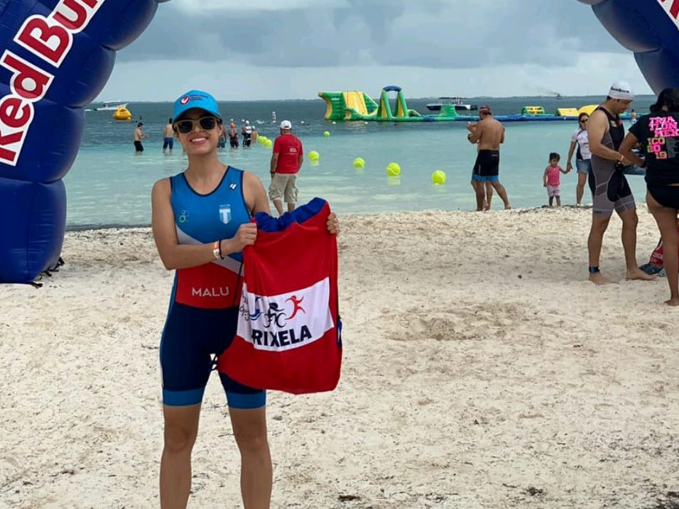 María Lourdes López lleva un año de practicar triatlón y en su primera participación internacional ganó el pase al mundial de Eslovaquia. (Foto Prensa Libre: Cortesía)